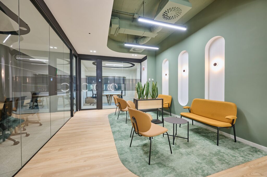 Zona lounge para networking en espacios de coworking de L'illa & Co.
